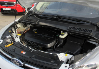 Подержанный автомобиль Ford Kuga 2013 года (18 фото)