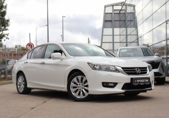 Подержанный автомобиль Honda Accord Sedan 2013 года (3 фото)