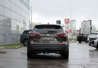 Подержанный автомобиль Nissan Qashqai 2021 года (6 фото)