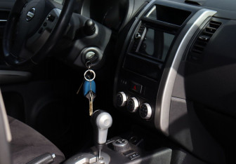 Подержанный автомобиль Nissan X-Trail 2011 года (17 фото)