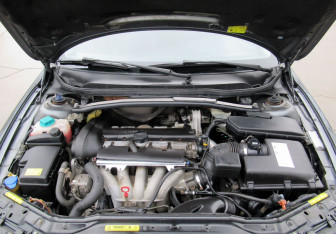 Подержанный автомобиль Volvo S60 2004 года (10 фото)