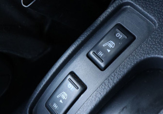 Подержанный автомобиль Nissan Tiida Hatchback 2011 года (19 фото)