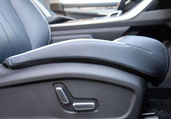 Подержанный автомобиль Geely Atlas 2024 года (22 фото)