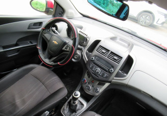 Подержанный автомобиль Chevrolet Aveo Sedan 2013 года (12 фото)