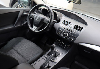 Подержанный автомобиль Mazda 3 Hatchback 2012 года (12 фото)