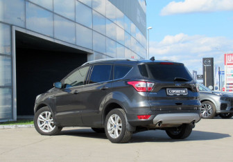 Подержанный автомобиль Ford Kuga 2017 года (7 фото)