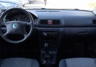 Подержанный автомобиль Skoda Octavia Liftback 2007 года (10 фото)
