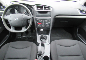 Подержанный автомобиль Citroen C4 Sedan 2013 года (14 фото)