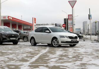 Подержанный автомобиль Skoda Octavia Liftback 2018 года (3 фото)