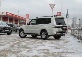 Подержанный автомобиль Mitsubishi Pajero 2021 года (7 фото)