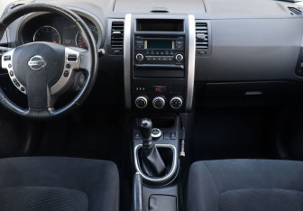 Подержанный автомобиль Nissan X-Trail 2012 года (13 фото)