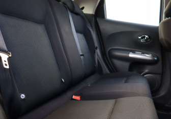 Подержанный автомобиль Nissan Juke 2013 года (18 фото)