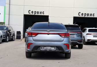Подержанный автомобиль Kia Rio Sedan 2018 года (6 фото)