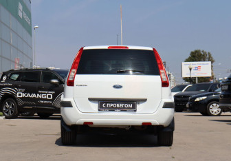 Подержанный автомобиль Ford Fusion 2007 года (5 фото)