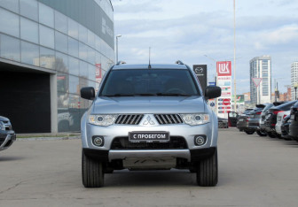 Подержанный автомобиль Mitsubishi Pajero Sport 2011 года (2 фото)