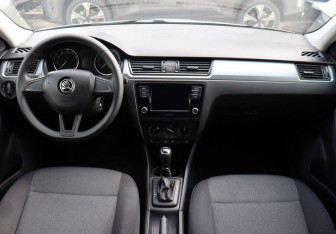 Подержанный автомобиль Skoda Rapid Liftback 2018 года (14 фото)