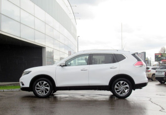 Подержанный автомобиль Nissan X-Trail 2016 года (8 фото)