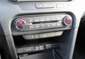 Подержанный автомобиль Kia Ceed Hatchback 2019 года (15 фото)