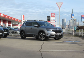 Подержанный автомобиль Citroen C5 Aircross 2021 года (3 фото)