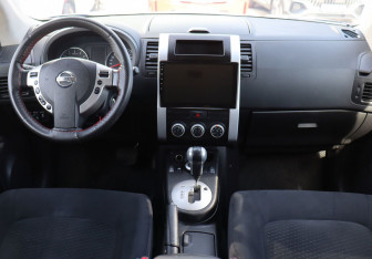 Подержанный автомобиль Nissan X-Trail 2012 года (13 фото)