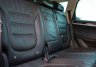 Подержанный автомобиль Volkswagen Touareg 2013 года (10 фото)