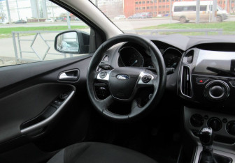 Подержанный автомобиль Ford Focus Hatchback 2011 года (11 фото)