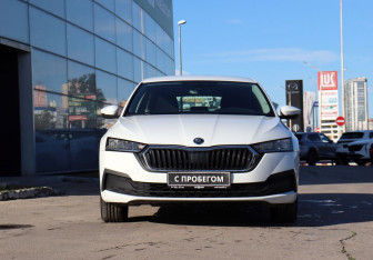 Подержанный автомобиль Skoda Octavia Liftback 2021 года (2 фото)