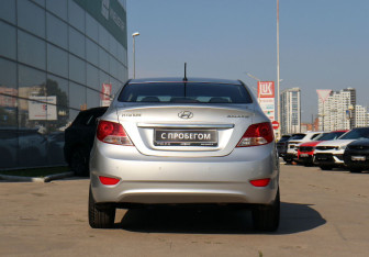 Подержанный автомобиль Hyundai Solaris Sedan 2011 года (6 фото)