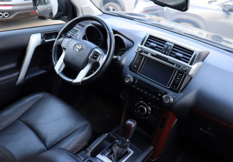 Подержанный автомобиль Toyota Land Cruiser Prado 2017 года (16 фото)