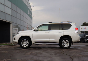Подержанный автомобиль Toyota Land Cruiser Prado 2012 года (8 фото)