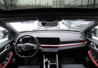 Подержанный автомобиль Geely Coolray 2023 года (21 фото)