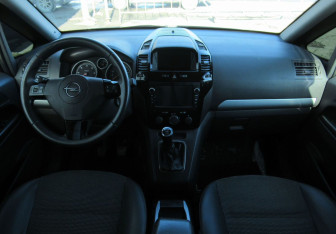 Подержанный автомобиль Opel Zafira Compactvan 2009 года (14 фото)
