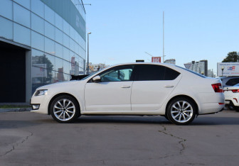 Подержанный автомобиль Skoda Octavia Liftback 2013 года (8 фото)