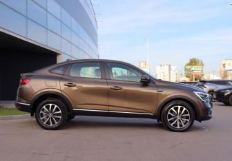 Подержанный автомобиль Renault Arkana 2021 года (3 фото)