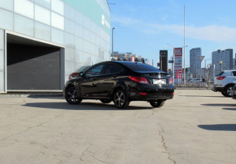 Подержанный автомобиль Hyundai Solaris Sedan 2013 года (7 фото)