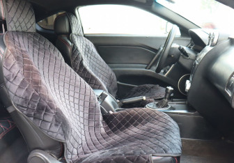 Подержанный автомобиль Hyundai Tuscani 2003 года (10 фото)