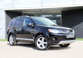 Подержанный автомобиль Mitsubishi Outlander 2008 года (3 фото)