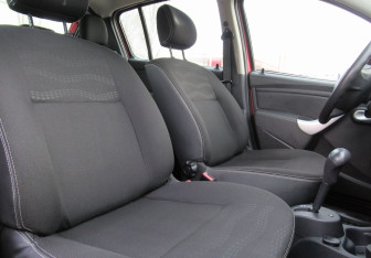 Подержанный автомобиль Renault Sandero 2014 года (14 фото)