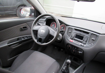 Подержанный автомобиль Kia Rio Hatchback 2010 года (12 фото)