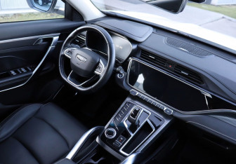 Подержанный автомобиль Geely Atlas Pro 2023 года (15 фото)