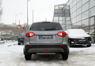 Подержанный автомобиль Suzuki Vitara 2018 года (6 фото)