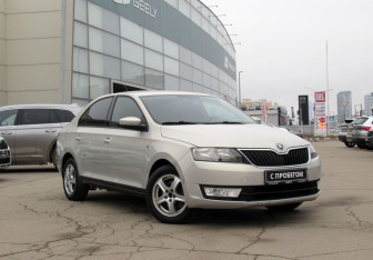Подержанный автомобиль Skoda Rapid Liftback 2014 года (3 фото)