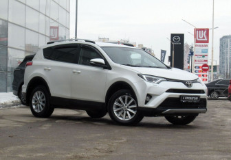 Подержанный автомобиль Toyota RAV4 2016 года (3 фото)