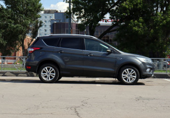 Подержанный автомобиль Ford Kuga 2017 года (4 фото)