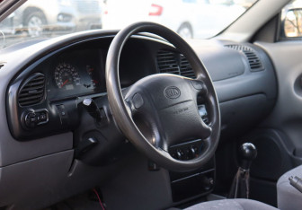 Подержанный автомобиль Kia Spectra Sedan 2008 года (15 фото)