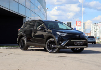 Подержанный автомобиль Toyota RAV4 2018 года (3 фото)