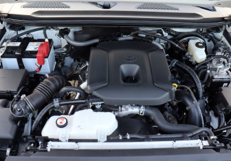 Подержанный автомобиль Toyota Land Cruiser Prado 2024 года (27 фото)