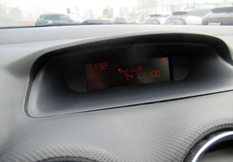 Подержанный автомобиль Peugeot 308 Hatchback 2011 года (16 фото)