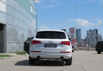Подержанный автомобиль Audi Q5 2015 года (6 фото)