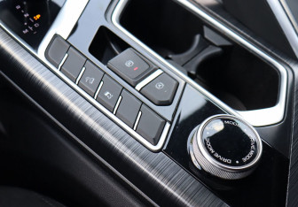 Подержанный автомобиль Geely Tugella 2023 года (18 фото)